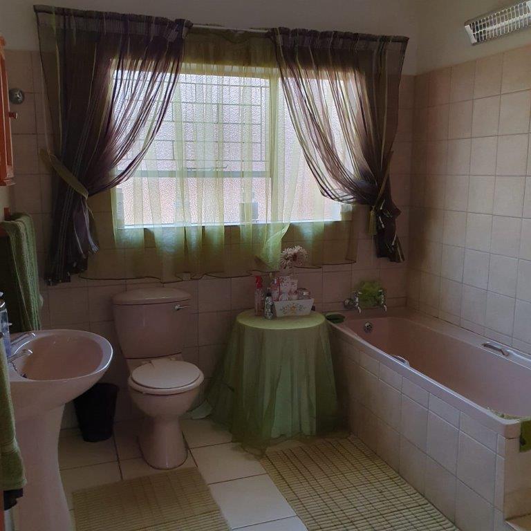 4 Bedroom Property for Sale in Ladybrand Free State